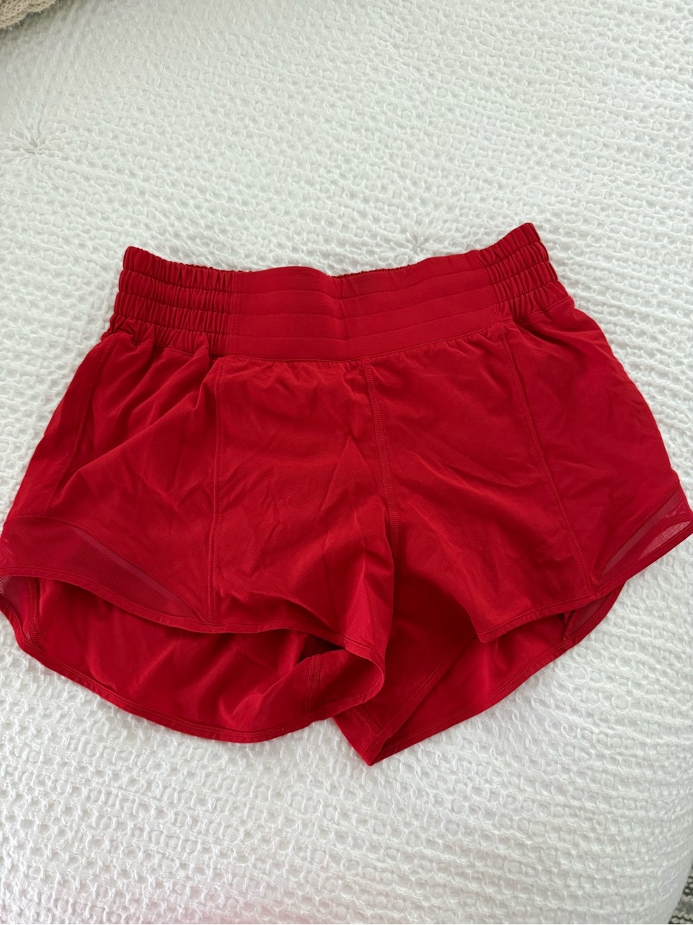 lululemon athletica Oxford Red high rise 2.5 inch Hotty hot Shorts